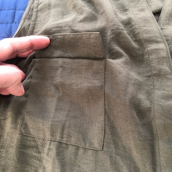 Ricki's olive green Sleeveless Blouse with Mandarin Collar- size xxl- - Picture 3 of 9